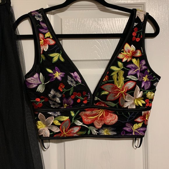 Gianni Bini 2-Piece Cropped Top and Skirt - Picture 2 of 7